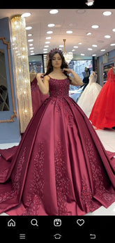 Vestido de baile de satén burdeos con tirantes finos, corte en A, modelo Y1620