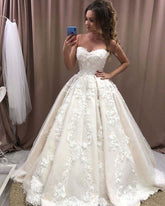 Romantic Long Ball Gowns Sweetheart Wedding Dress With 3D Floral Appliques Lace