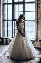 Sweetheart Ball Gown Sweep Train Tulle Wedding Dress with Appliques WD442