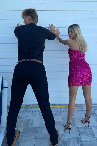 Vestido corto ajustado de lentejuelas brillantes sin tirantes para fiesta de bienvenida