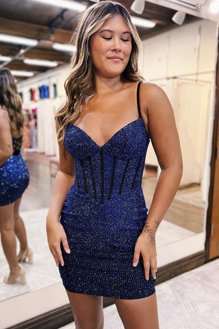 Vestido de fiesta azul marino ajustado tipo corsé con tirantes finos brillantes y pedrería