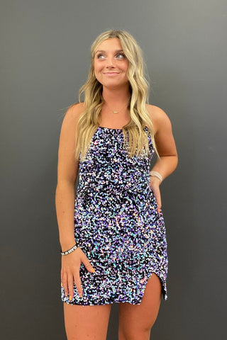 Vestido ajustado de lentejuelas con tirantes finos morados brillantes para baile de bienvenida