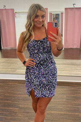 Vestido ajustado de lentejuelas con tirantes finos morados brillantes para baile de bienvenida