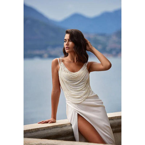 Vestido largo de fiesta formal con tirantes finos, fruncido con perlas