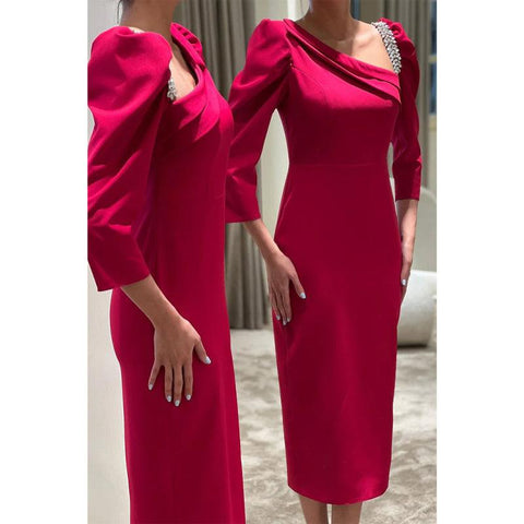 Vestido de noche formal con escote barco, mangas 3/4 y cuentas, corte tubo/columna 