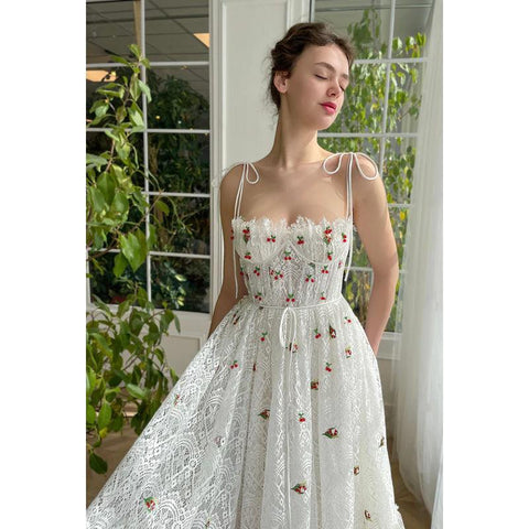 Vestido de fiesta de noche con tirantes finos, apliques de encaje transparente, corte A, largo hasta la rodilla 