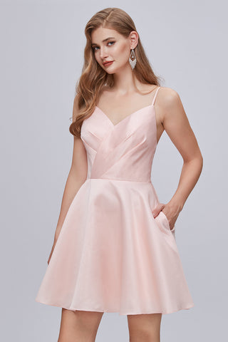 Vestidos cortos de fiesta rosas con escote en V, tirantes finos, corte en A y cordones.