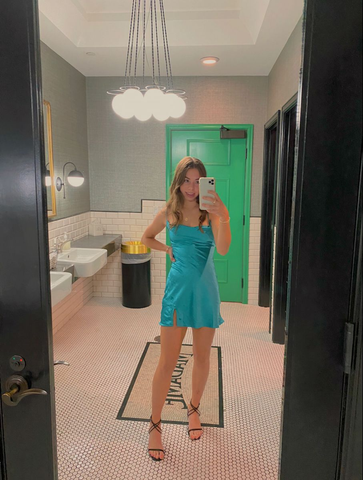 Vestido de verano de tirantes finos corte en A para fiesta de bienvenida Y2837