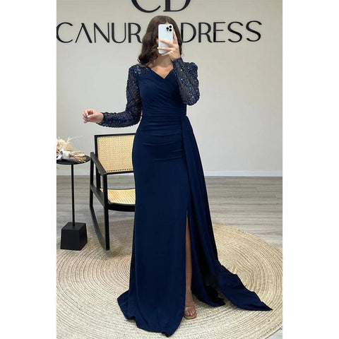 Robe de bal longue scintillante à col en V et à plis perlés 