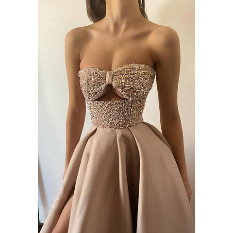 Robe de soirée longue trapèze en satin froncé à paillettes sans manches