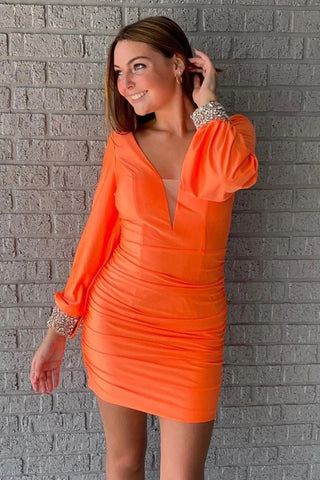 Vestido ajustado naranja fruncido para la fiesta de bienvenida