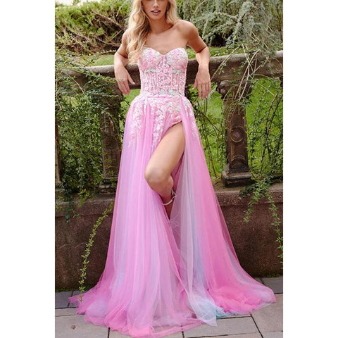 Robe de soirée longue trapèze en tulle froncé à fleurs et sans bretelles