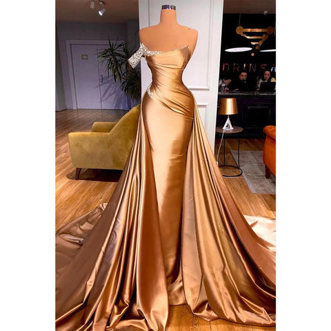 Vestido de noche largo formal con pliegues y cuentas sin tirantes 