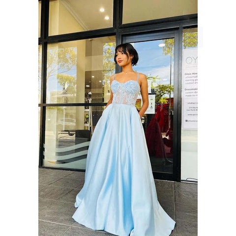 Vestido de fiesta de corte A con escote en forma de corazón, tirantes finos y apliques de encaje