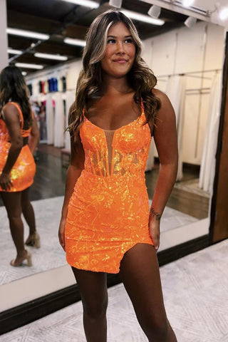 Vestido de fiesta ajustado de lentejuelas con tirantes finos, ideal para ocasiones especiales.