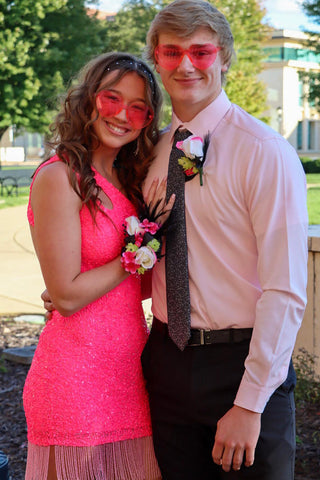 Robe de bal courte moulante à sequins asymétriques et franges