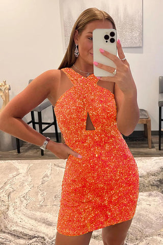 Vestido rojo de lentejuelas estilo tubo con escote halter y espalda descubierta