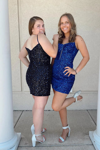 Vestido corto de fiesta ajustado con tirantes finos, lentejuelas y corsé, estilo real brillante.