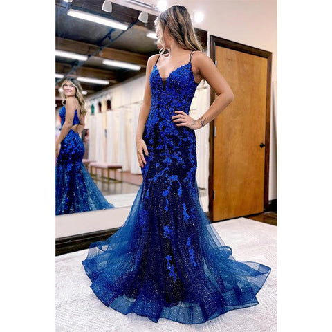 Vestido de fiesta de sirena brillante con tirantes finos, apliques y lentejuelas