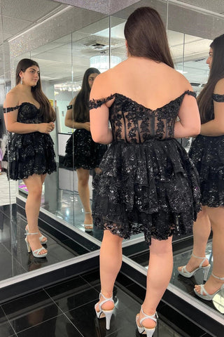 Vestido de fiesta negro de talla grande, corte en A, hombros descubiertos y corsé único.