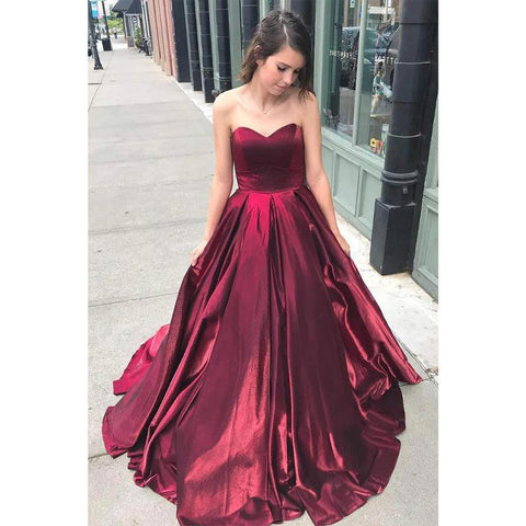 Vestido de fiesta sencillo de corte A en satén burdeos con escote corazón y bolsillos 