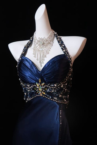 Robe de soirée dos nu en satin ornée de perles et fendue, modèle Y7927