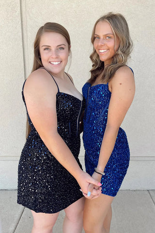 Vestido corto de fiesta ajustado con tirantes finos, lentejuelas y corsé, estilo real brillante.