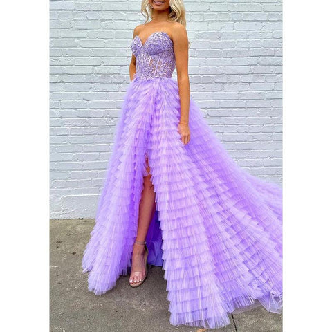 Robe de soirée trapèze en tulle sans bretelles avec appliques et fente latérale 