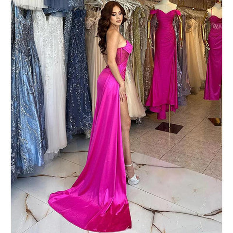 Robe de soirée longue et unique, sans bretelles, plissée et fendue 