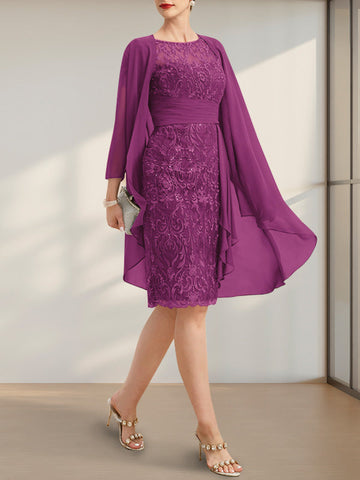 Vestido de novia de corte recto/columna, largo hasta la rodilla, de encaje y gasa, con escote ilusión, volantes en cascada y lentejuelas.