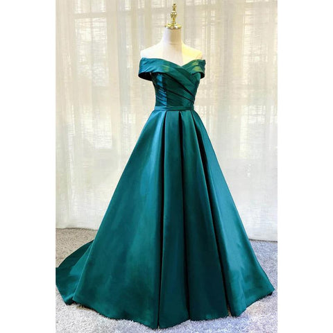 Robe longue plissée en satin vert à épaules dénudées 