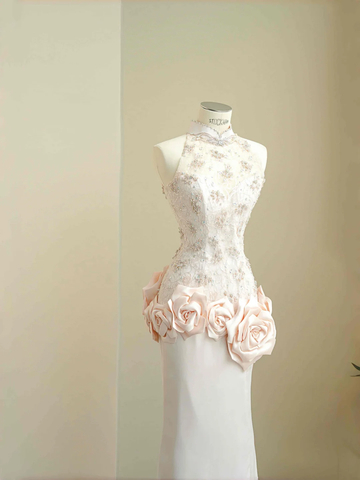 Elegante vestido de noche rosa claro de satén, encaje, lentejuelas y cuentas, corte sirena con abertura, modelo Y8672