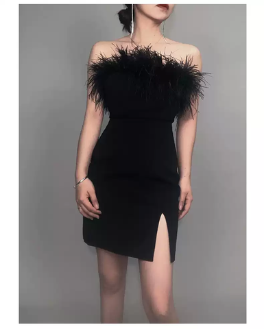 Robe moulante noire courte à épaules dénudées et plumes pour femme, fendue sur le côté, idéale pour une soirée cocktail ou un bal de promo (Y1356)