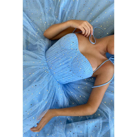 Vestido de fiesta plisado de tul con lentejuelas y tirantes finos hasta la rodilla 