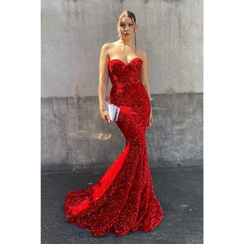 Vestido de fiesta brillante con lentejuelas rojas y escote corazón