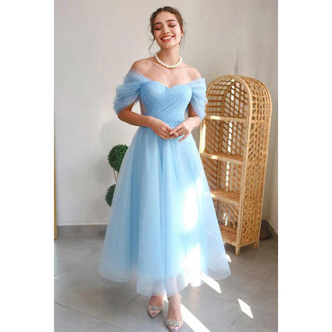 Hermoso y encantador vestido de fiesta de tul con hombros descubiertos y corte A