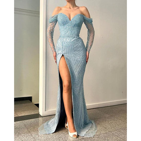 Vestido de noche azul de fiesta con mangas largas, hombros descubiertos y cuentas, estilo tubo y elegante 