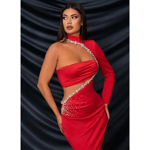 Vestido formal sexy y ajustado de satén, sin tirantes, con cuello alto, pliegues y cuentas, y mangas largas. 