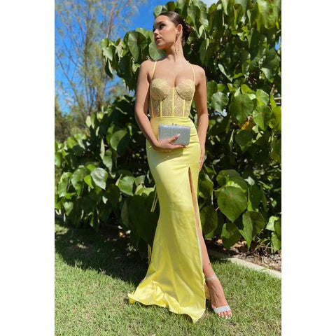 Robe de bal longue en dentelle transparente à bretelles spaghetti et fente