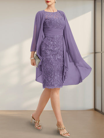 Vestido de novia de corte recto/columna, largo hasta la rodilla, de encaje y gasa, con escote ilusión, volantes en cascada y lentejuelas.