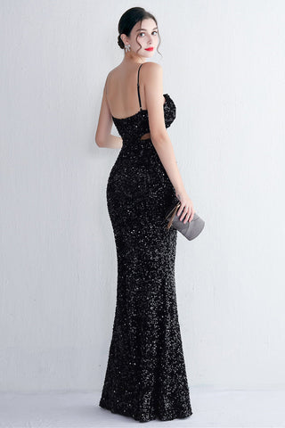 Robe de bal longue sirène noire à sequins et décolleté en V, avec découpe en forme de goutte d'eau.