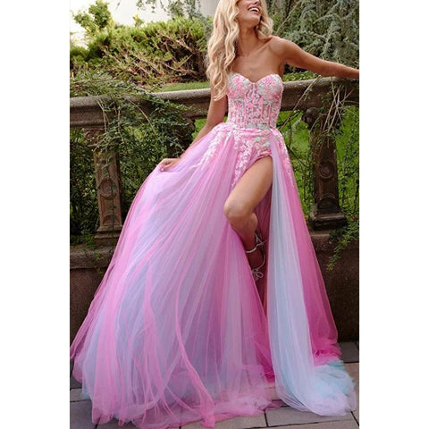 Robe de soirée longue trapèze en tulle froncé à fleurs et sans bretelles