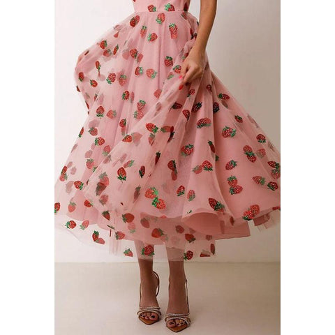 Vestido formal de noche largo de tul con estampado de fresas y escote en forma de A