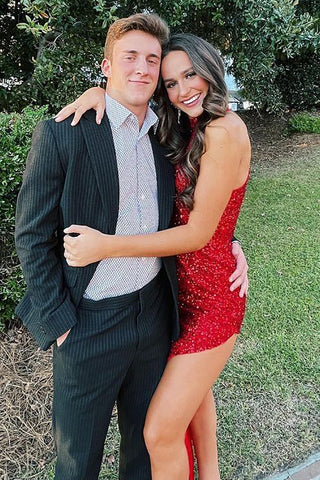 Robe fourreau asymétrique à sequins rouges et col montant pour le bal de promo