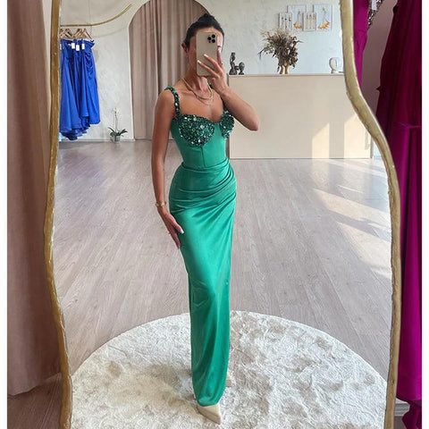 Robe de soirée longue à col en cœur et à manches longues 