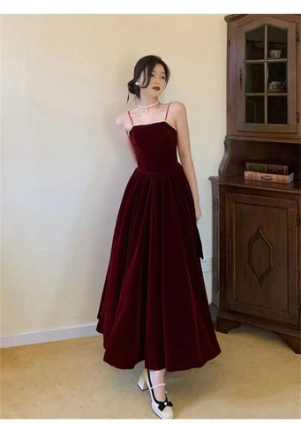 Robe de bal mi-longue en velours bordeaux à perles, bretelles spaghetti, Y4631