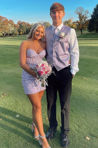 Vestido de fiesta de corte recto con escote corazón y corsé ligero con apliques