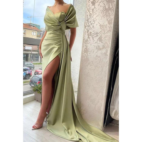 Robe de soirée fourreau/colonne en satin froncé, col en V, sans manches