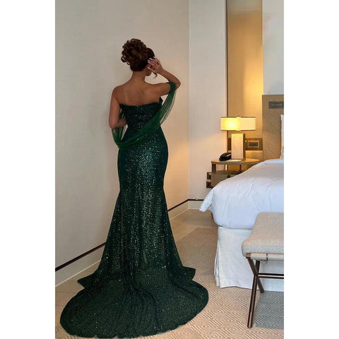 Robe de soirée sirène/trompette à épaules dénudées et fente latérale sans manches à paillettes