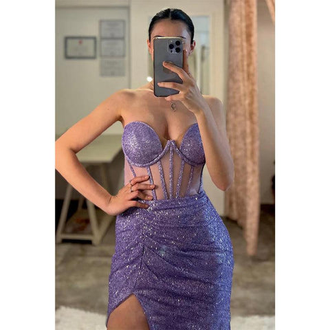 Vestido largo profesional con escote en forma de corazón, abertura lateral y brillantes